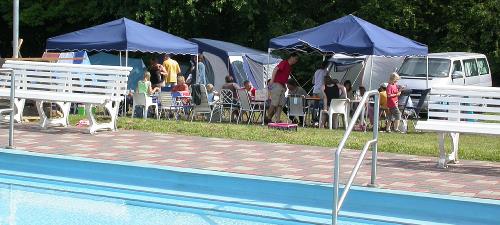 Zelte im Sommerbad Vetschau