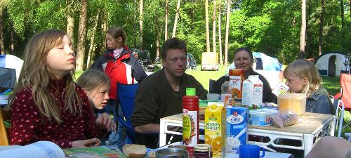 Frühstück auf dem Campingplatz Glockenheide